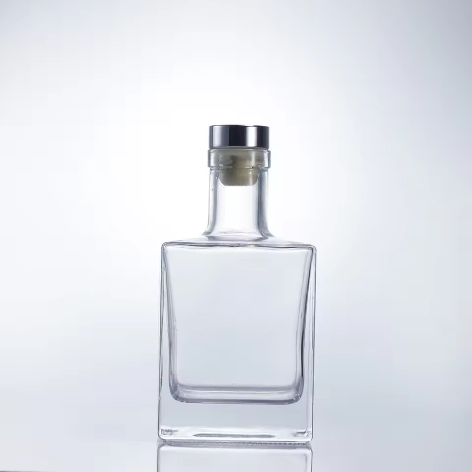 Customizable Luxury Square Glass Crystal Wine Bottle High Quality 500ML 750ML Wooden Cork Stopper for Party Cocktail Tequila