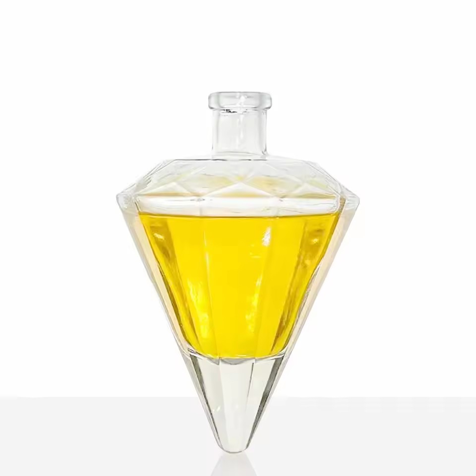 Customized 700ml Super Flint Glass Cork Vodka Bottle for White Spirit and Whisky at Factory Price