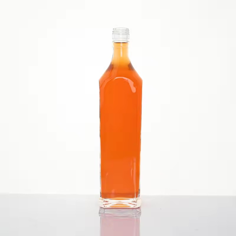 Custom Extra Flint 700ml Glass Bottle With Cork Cap for Whisky Liquor Bouteille En Verre Bottiglie Vetro