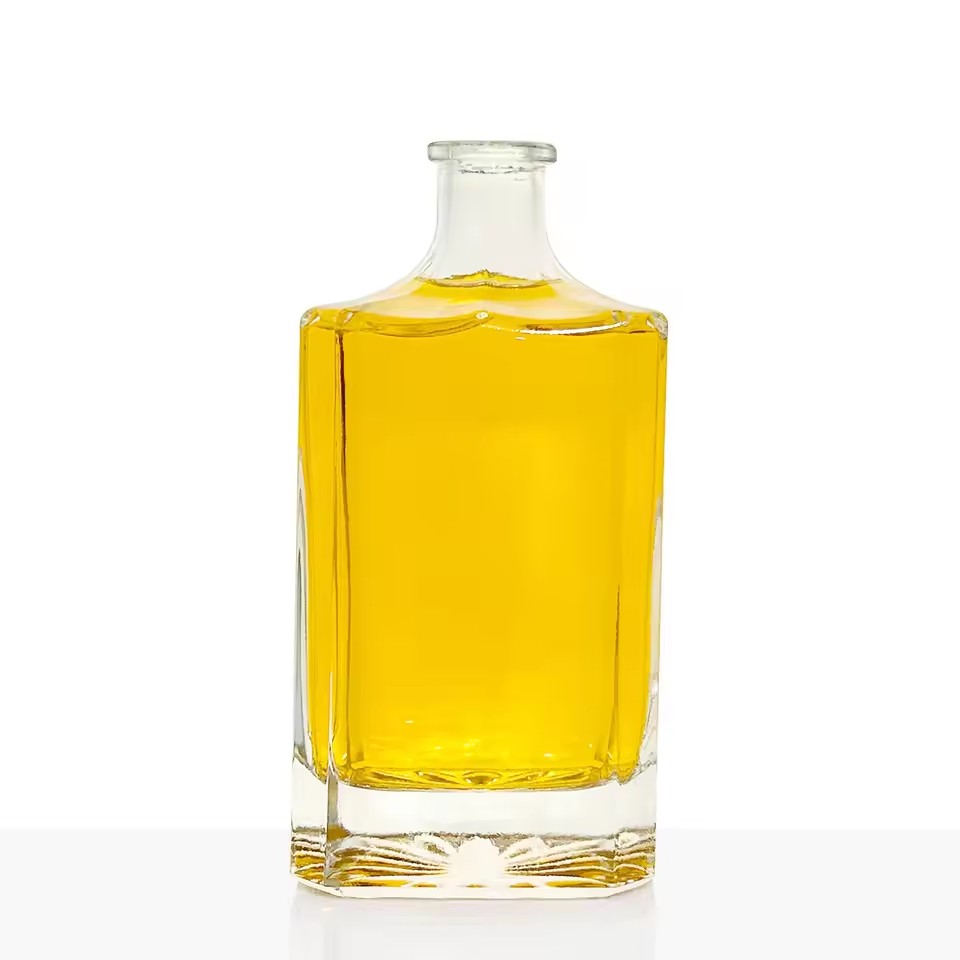 Square 680ml Juice Glass Bottles Wholesale for Spirit Whisky Vodka Cork for Water Brandy Screen Printing Frost Paint