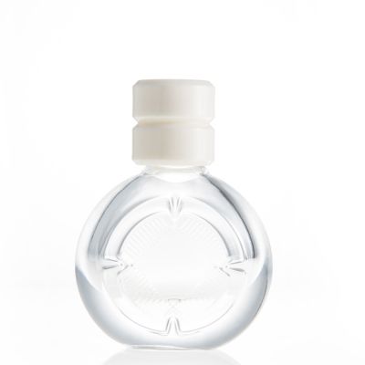 High Quality Glass flat round shaped empty perfume bottle with spray pump