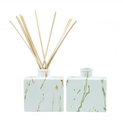 reed diffuser oil bottle 100ml white essential oil diffuser bottle custom design glass bottles with rattan sticks reeds