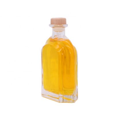 Wholesale 700ml door shape whisky bottle wine glass bottle 