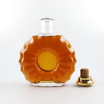 Liquor square bottle for wine Empty glass liquor bottle 700ml in carving patterns 