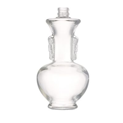 Manufacture customized design special shape 600 ml wine glass bottle liquor with crown 