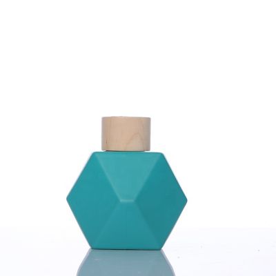 Customized 200ml Unique Polyhedral Shaped Matte Blue Empty Reed Diffuser Glass Bottle with Flower 