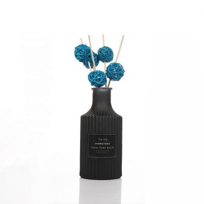 High quality 150ml black vertical stripes glass reed diffuser bottle 
