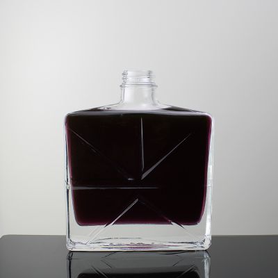 Wholesale 500ml super flint screw top 0.5 l fashion liquor bottle premium vodka bottle