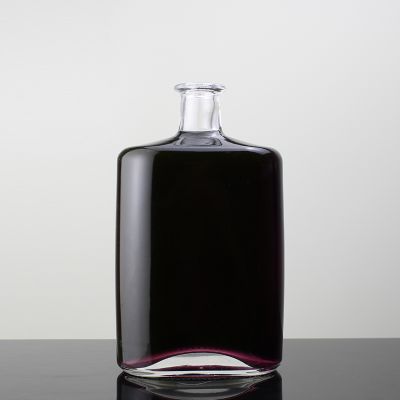 China Manufacturer 700ml 750ml Glass Bottle With Cork 