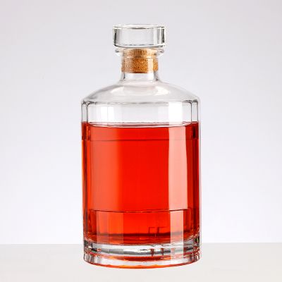Customized boutique 750ml brandy XO whiskey glass bottle with glass cover 
