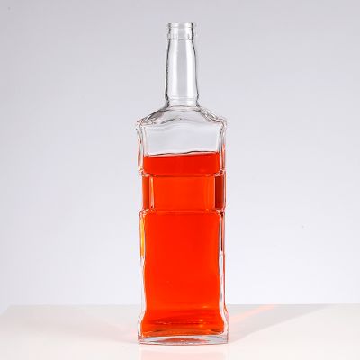 High Popularity Square Bottle 750ml Tall Beverage Glass Bottles Round Spirit Bottles 