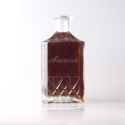 Hot sale sealing type 750ml glass gin bottle with golden lid 