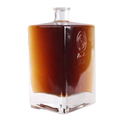 Eco-Friendly Custom Design 700Ml Liquor Glass Bottle With Golden Lid