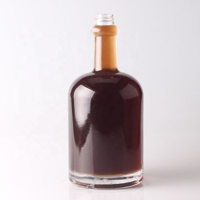 Unique Thick Bottom 750ml Empty Vodka Glass Bottle Screw Top Glass Bottle For Wholesale 