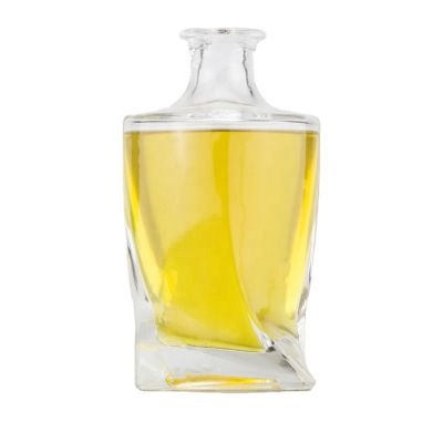 Custom Square Bottom Design Super Flint Liquor Spirits Glass Bottle For Vodka Whiskey Brandy Rum With Cork Stopper 700ml 750ml