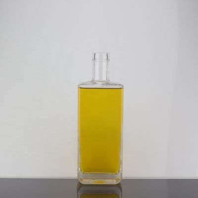 Custom Transparent Square Shape Thick Bottom Sealed 700ml Vodka Glass Bottle With Cork 