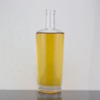 Wholesale Top Grade Transparent Thick Bottom 700ml Gin Glass Bottle With Corks 