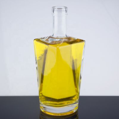 special design 750ml round thick bottom squared upper flat shoulder spirit liquor super flint glass bottle with bar top 