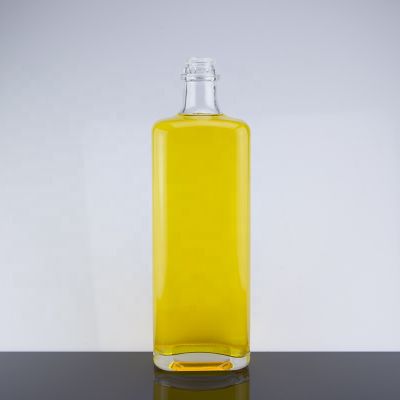 Customized Design China Factory Direct 750ml Thick Bottom Transparent Glass Gin Bottle 