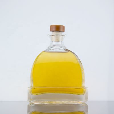 Unique Square Thick Bottom Irregular Shape Short Neck Glass Bottle 70 Cl Brandy Decoration Bottle 