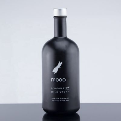 Custom 700ml Black Vodka Glass Bottle For Cork Stoppers With Decal Labels