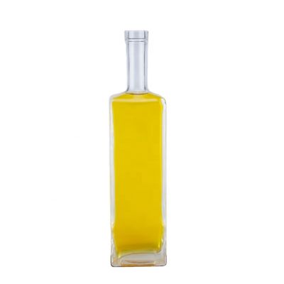 China Factory High Flint Classic Square Shape 750ml 700ml Liquor Spirits Glass Bottle For Vodka Whiskey With Cork Stopper 