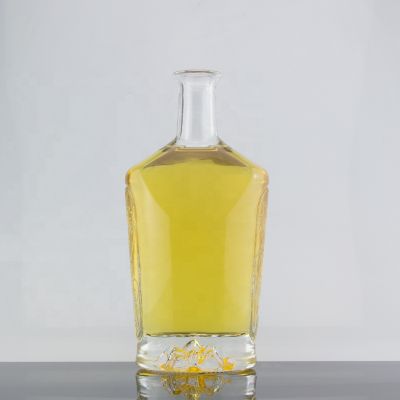 Cork Sealed Custom Thick Bottom 750ml Whisky Glass Bottle With Embossed Design 