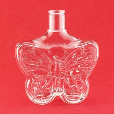 500ml factory supplying top grade unique shape spirit glass bottles with cork caps 