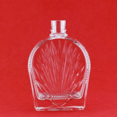 Custom Fan Shaped Crystal Transparent Thickness Bottom Embossed Short Neck Brandy Liquor Bottle 