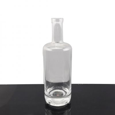 Factory Supplying Elegant Embossed Bourbon Whiskey Glass Bottle For Stopper