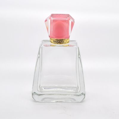 Factory supply hot women's exquisite design 100ml perfume glass bottle with cap 