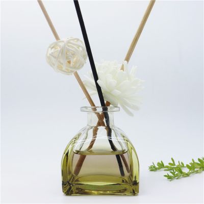Fashion color 50ml diffuser glass container decorative diffuser bottle with rattan