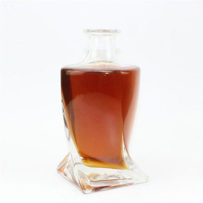 Low price unique liquor bottles liquor glass bottles made in China 