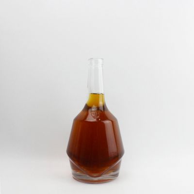 Special design high-end 620ml glass wine bottle support customized 