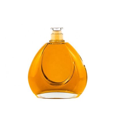 Produce and wholesale 700ml heart-shaped transparent empty glass bottle vodka liquor bottle 