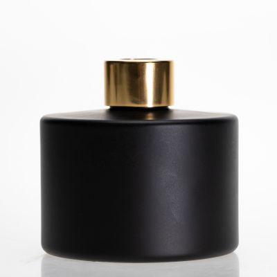 Manufacturer 200ml Matte Black Glass Diffuser Bottle with Rattan Stick Flower