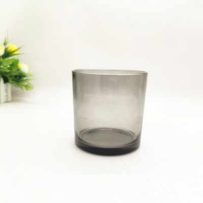 Light gray semi-perspective candlestick