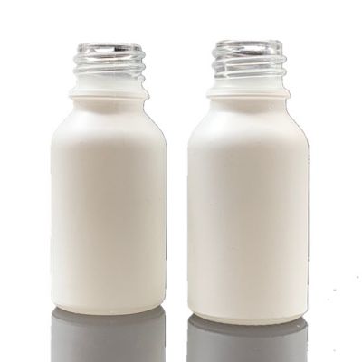 Hot wholesale 5ml10ml20ml30ml50ml100ml Glass Essential Oil Bottle Stock Solution Bottle with Plastic White Cap Separate bottling