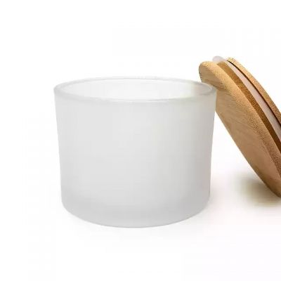 Factory new 500 ml 17.5 ounce large white clear empty frosted glass candle jar with wooden lid can be used as a gift
