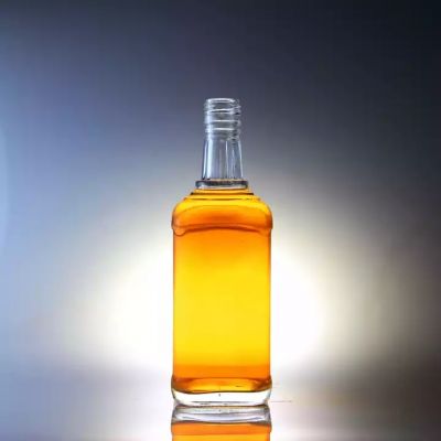 Hot Sale Extra Flint 700ml Spirit Glass Liquor Bottle Empty 70 cl Vodka Glass Bottles For Wholesale
