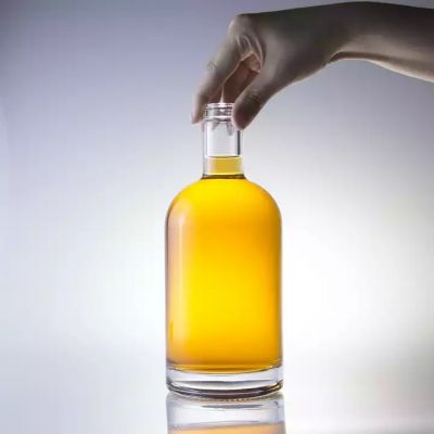 Hot Products Flawless Smooth Round 700 Ml Glass Bottle With Closures