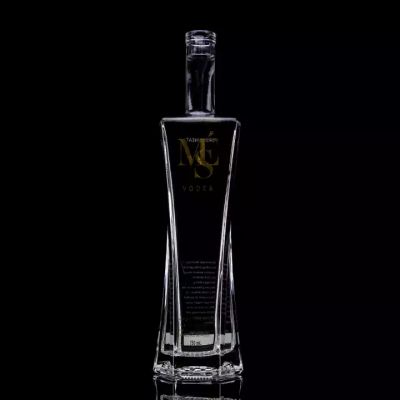 New Fancy Wholesale Exquisite design Vodka Liquor Glass Bottle 750 ml Clear Glass Bottle with cork