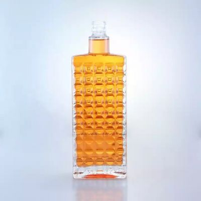 750ml 700ml Embossed Vodka Bottle British Standard Embossed Vodka Glass Bottle