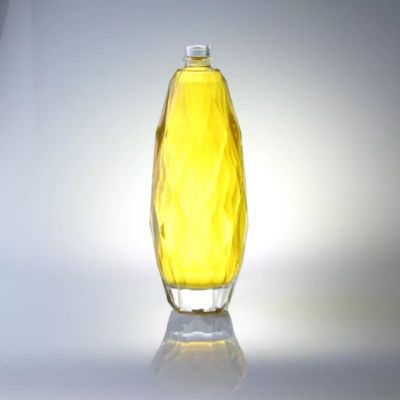 Factory Hot Sale Transparent Carved Fancy Super Flint Glass Bottle 500 Ml 700 Ml Round Tequila Whiskey Glass Bottle