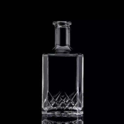 Luxury Sample Provide 700ml Square Glass Whisky Bottles Bar Top Embossed Bottom 70cl Whisky Bottles