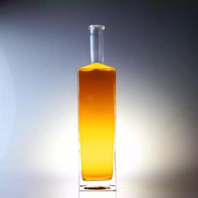 New Fancy Best Quality 700ml Gin Bottle with Stopper Gin Alcohol Glass Bottles with Factory Price