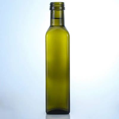 Custom rectangle emerald 500ml vodka whiskey rum gin liquor glass bottle with screw cap