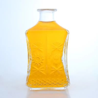 Luxury square 500ml embossed vodka tequila bottle liquor glass bottle with cork