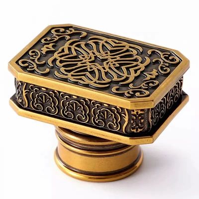 Custom Zinc Alloy Die Cast Debossed Square Perfume Bottle Cap