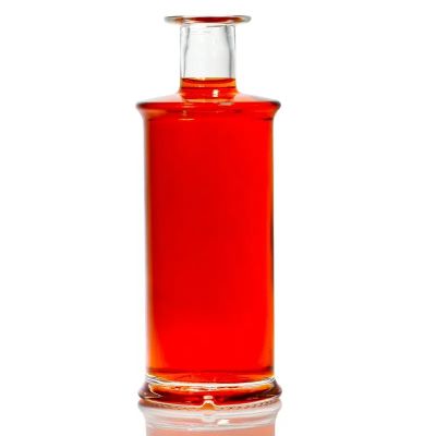 Made In China 700ml Empty Vodka Spirit Glass Bottle Whiskey Tequila Can Be Customized Wholesale With Cork